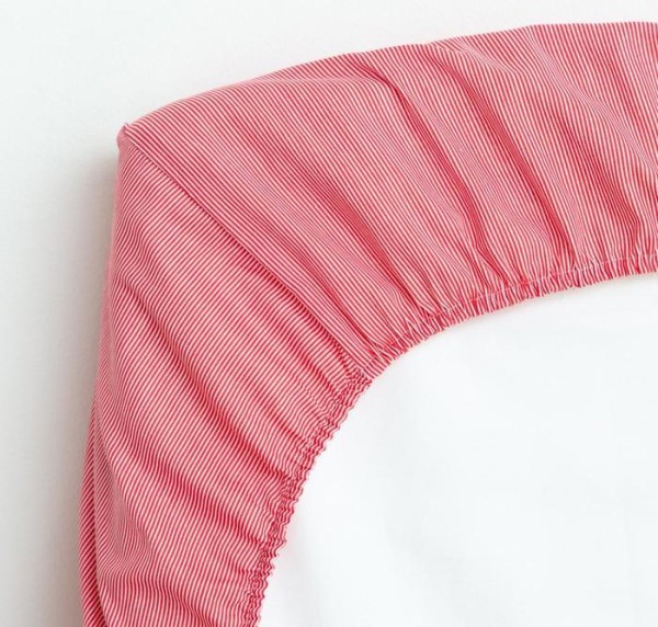 Простыня на резинке Крошка Я "Полоски" цв.белый/красный, 60*120+20см,бязь 125 гр/м2,100% х